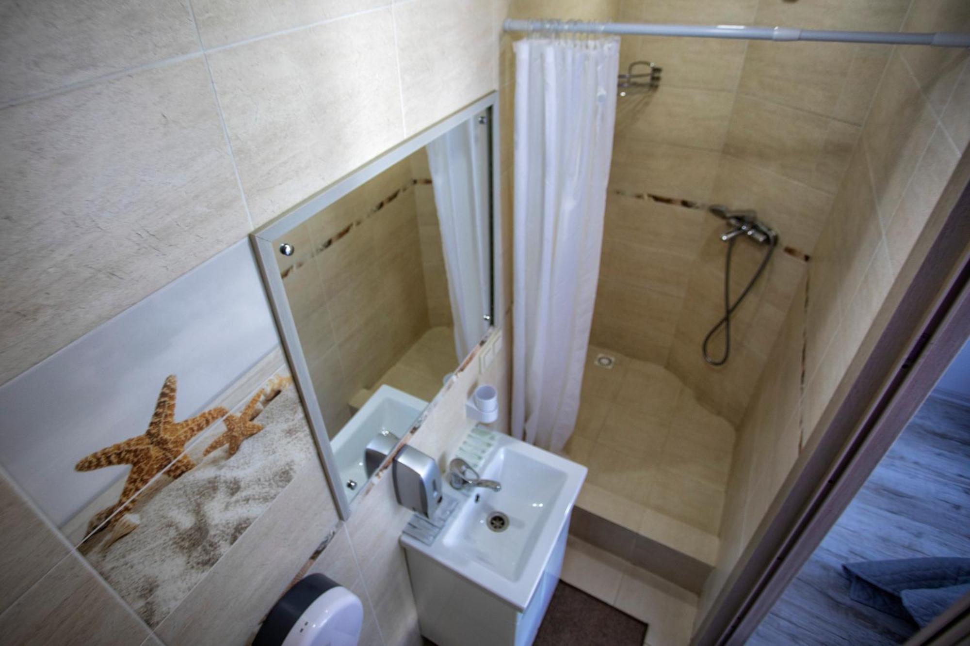 Light Life Hostel Киев Екстериор снимка