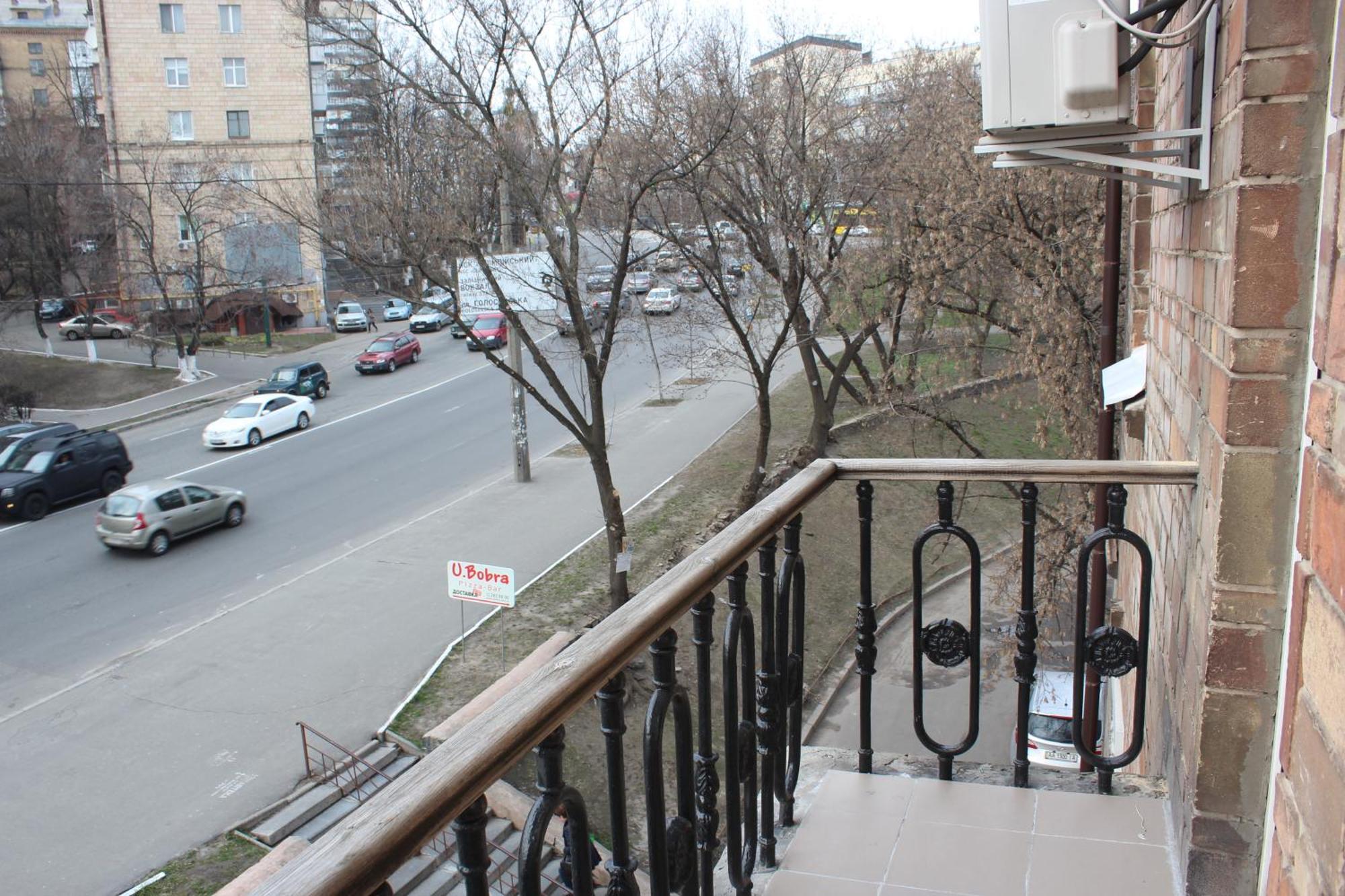 Light Life Hostel Киев Екстериор снимка